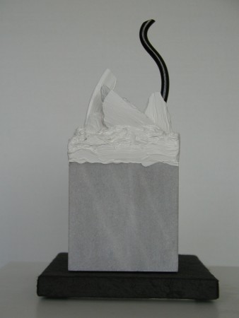Form in der Zeit IV     2008     Marmor/Eisen/Keramik     24 x 10 x 10 cm